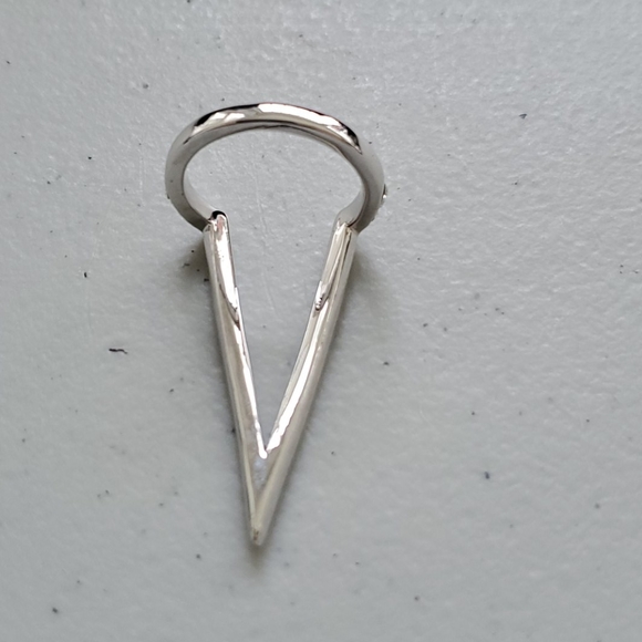 Deep V Ring - Picture 3 of 4